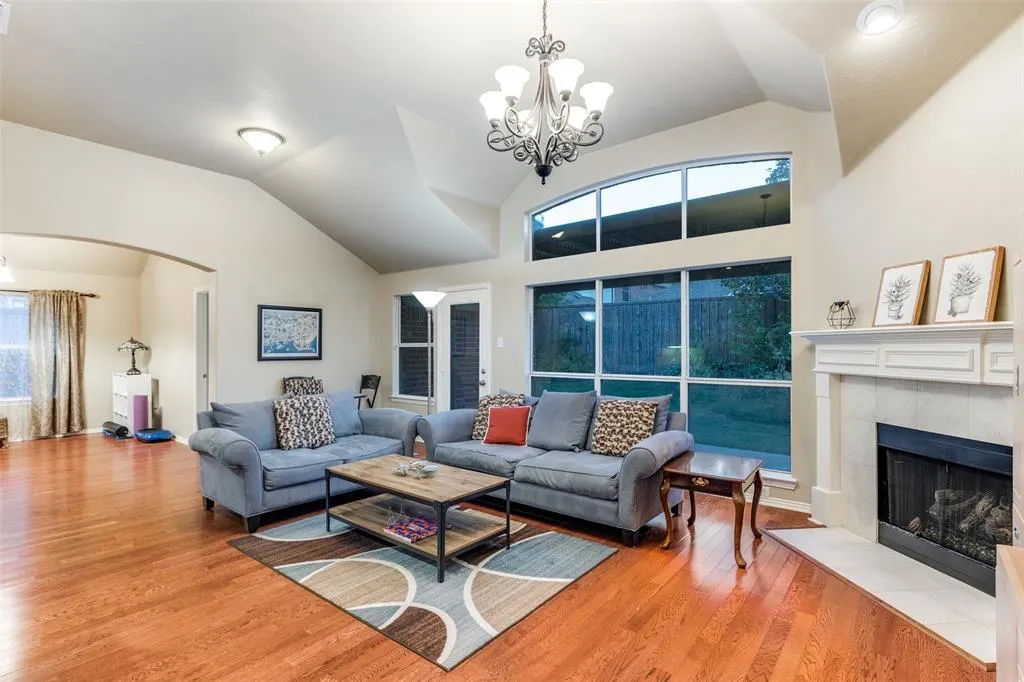15204 Regal Oak Lane