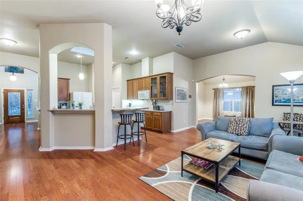 15204 Regal Oak Lane