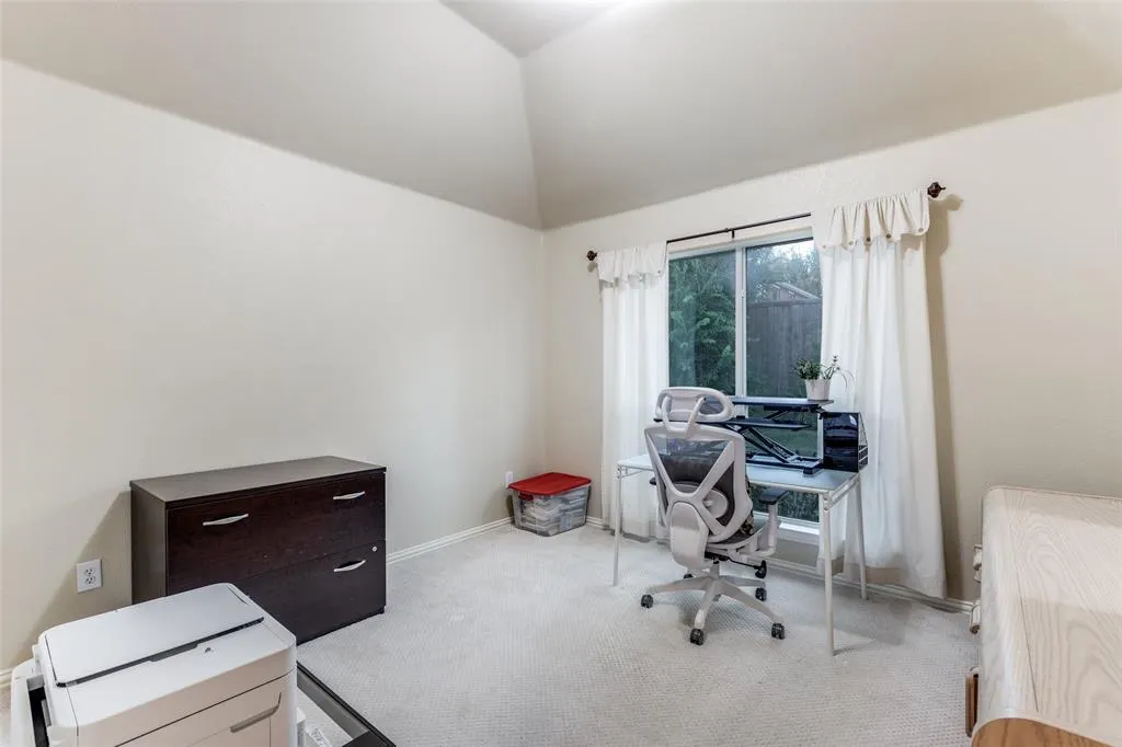 15204 Regal Oak Lane