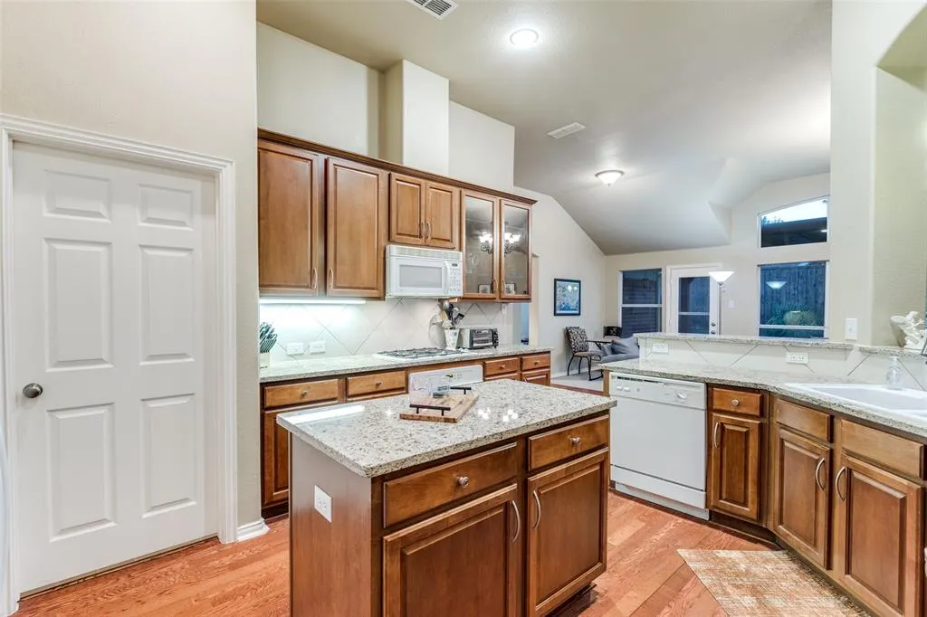 15204 Regal Oak Lane