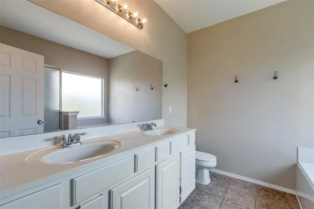 512 Fisherman Trail