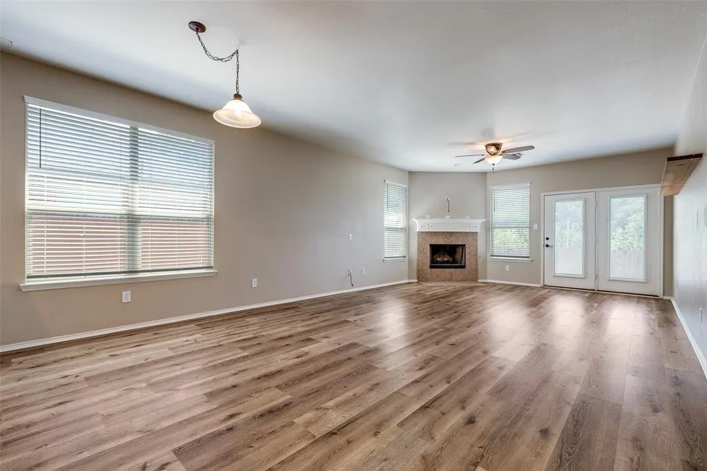 512 Fisherman Trail