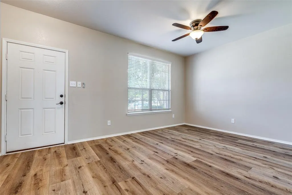 512 Fisherman Trail