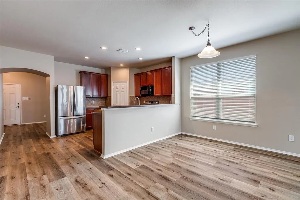 512 Fisherman Trail