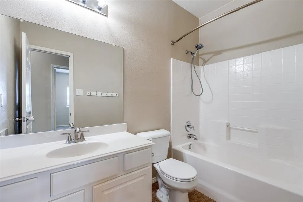 512 Fisherman Trail