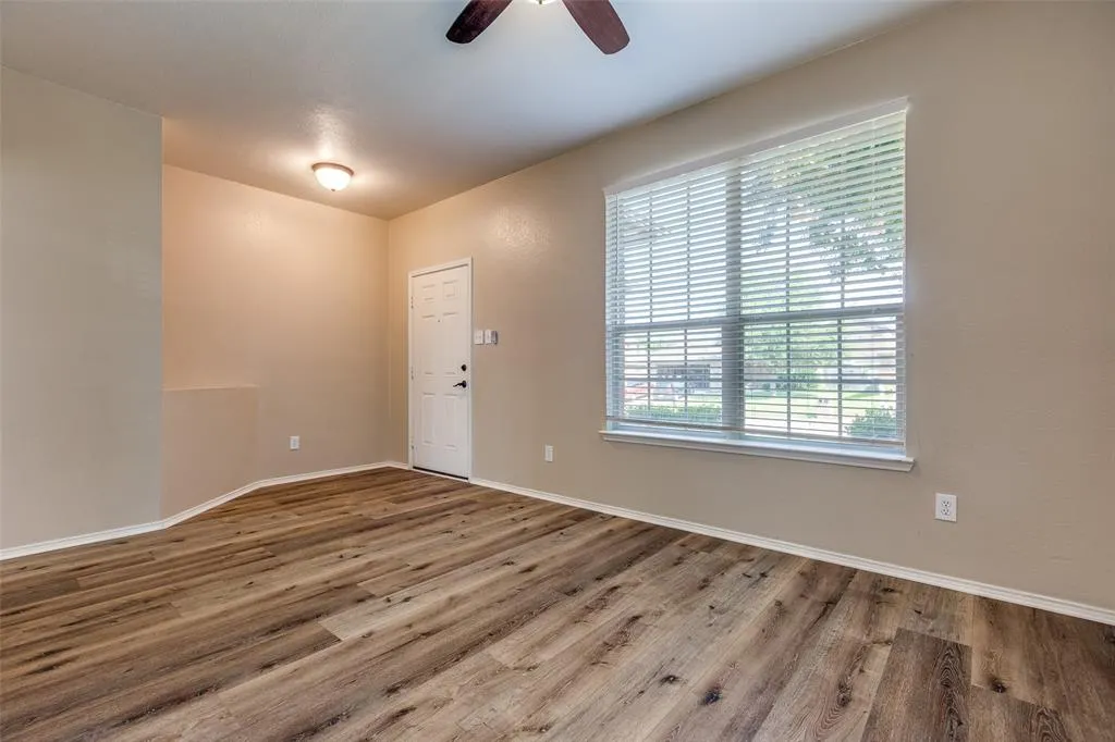 512 Fisherman Trail