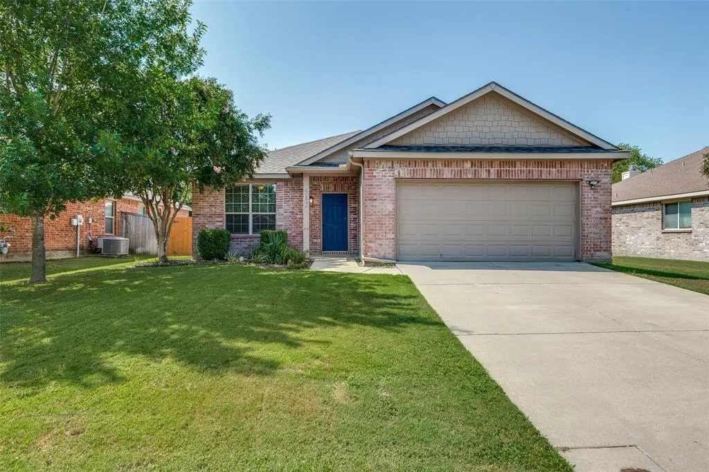 512 Fisherman Trail