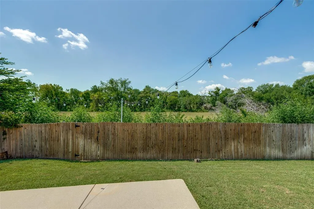 512 Fisherman Trail