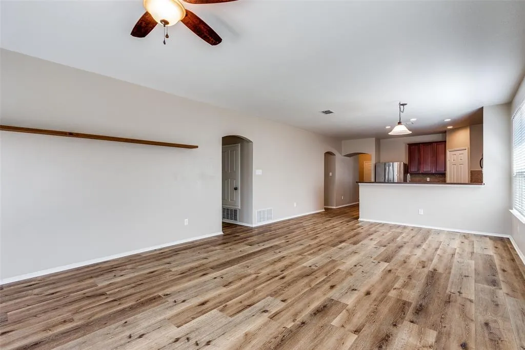 512 Fisherman Trail