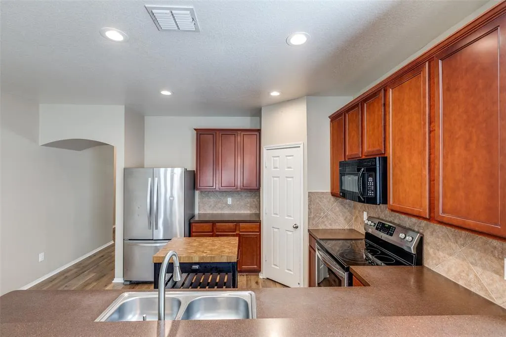 512 Fisherman Trail