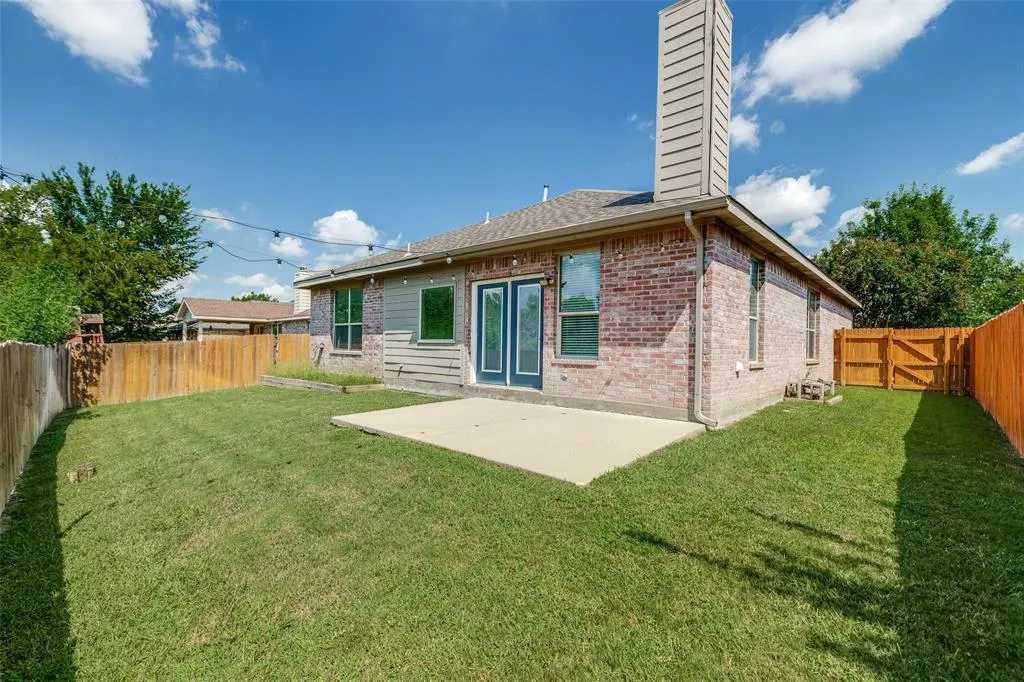 512 Fisherman Trail