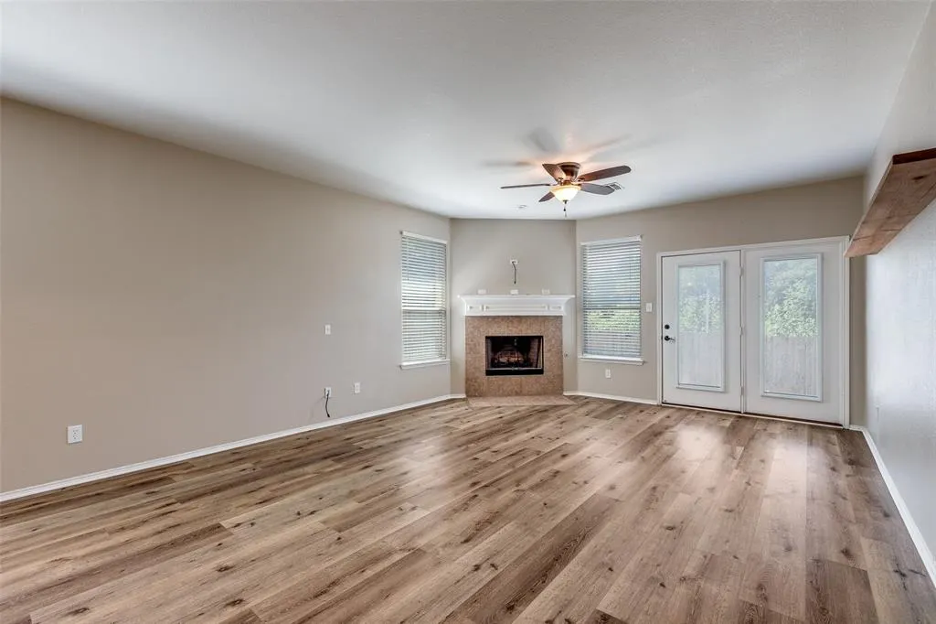 512 Fisherman Trail