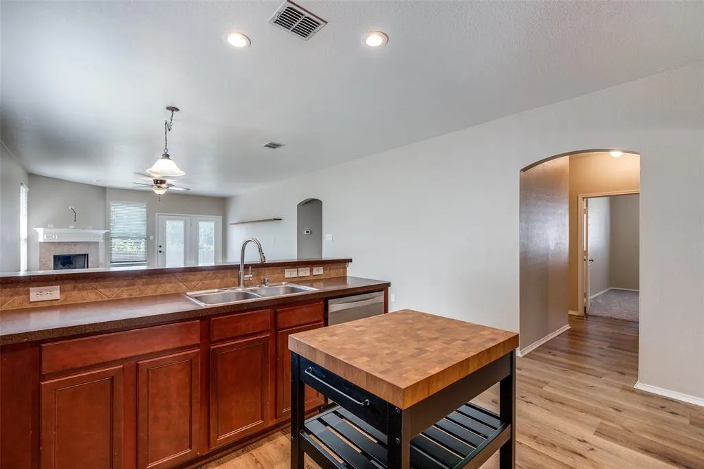 512 Fisherman Trail