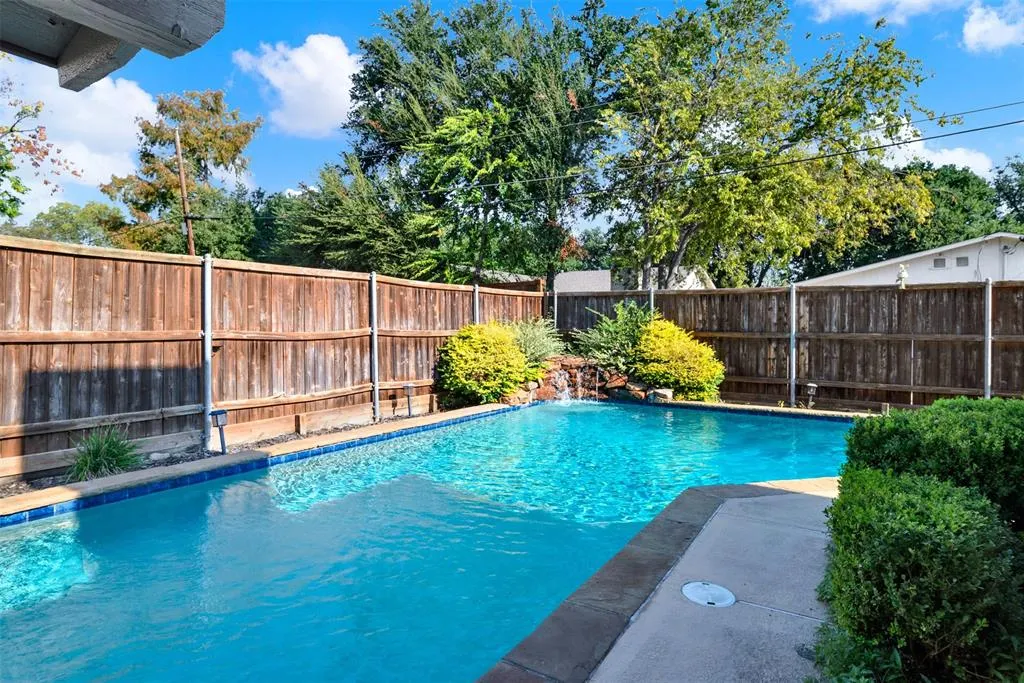 1501 Hayfield Drive