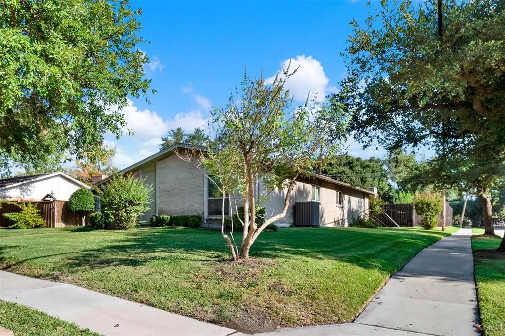 1501 Hayfield Drive