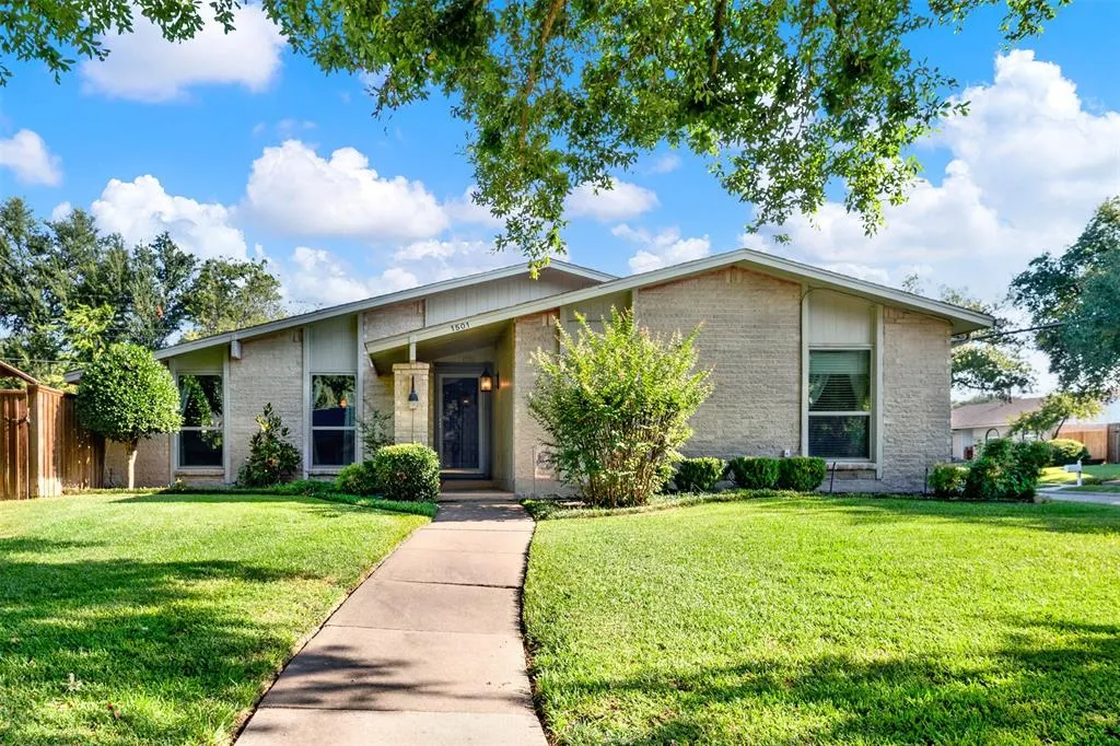 1501 Hayfield Drive