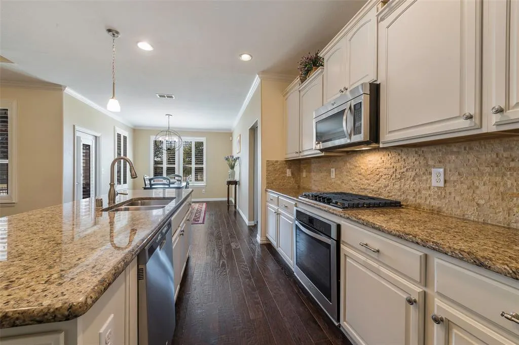 6807 Deacon Drive