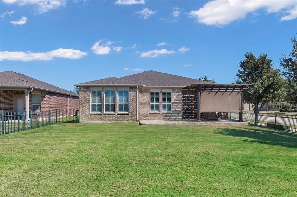 6807 Deacon Drive