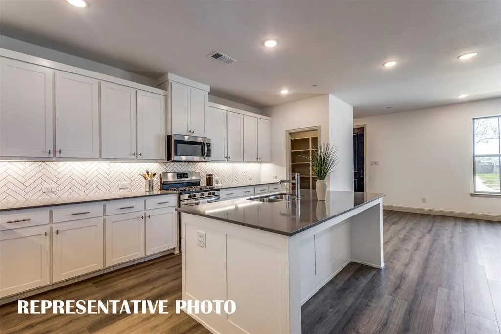 2824 Jacaranda Drive