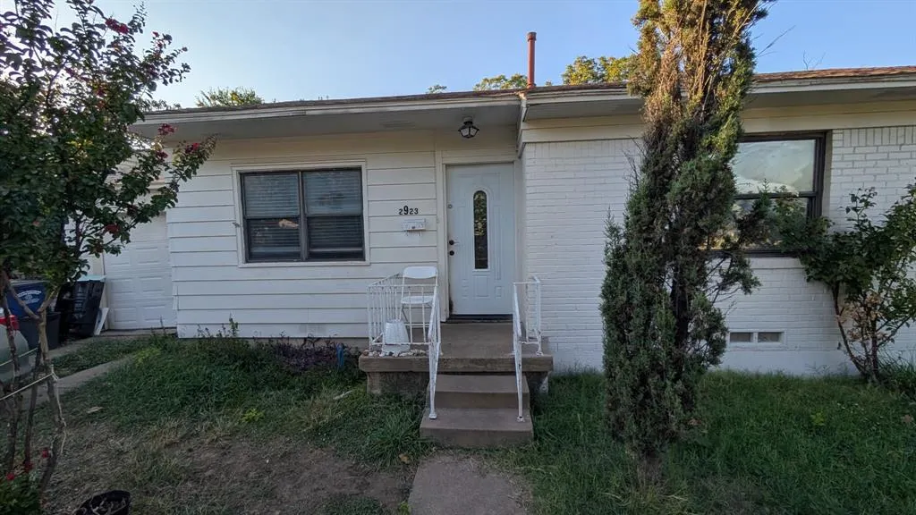 2923 Grayson Drive