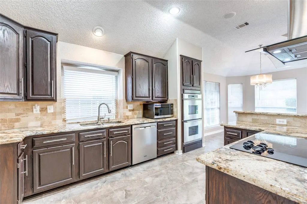 2910 Stonepointe