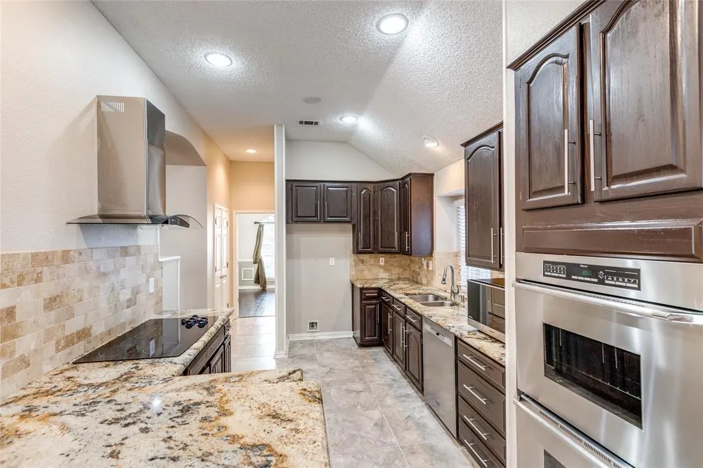 2910 Stonepointe