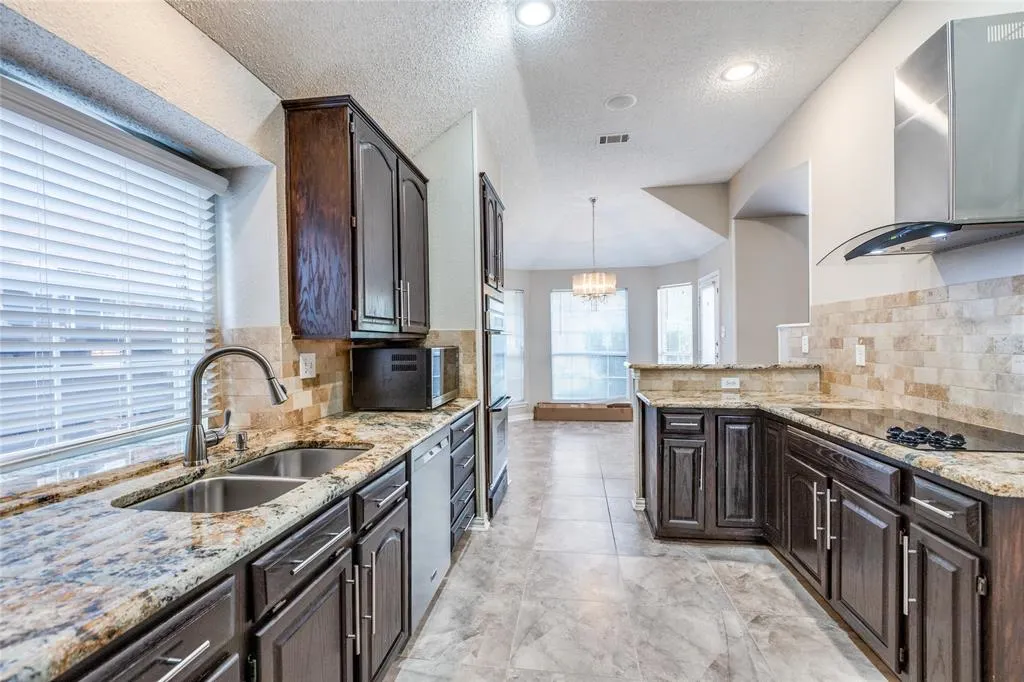 2910 Stonepointe