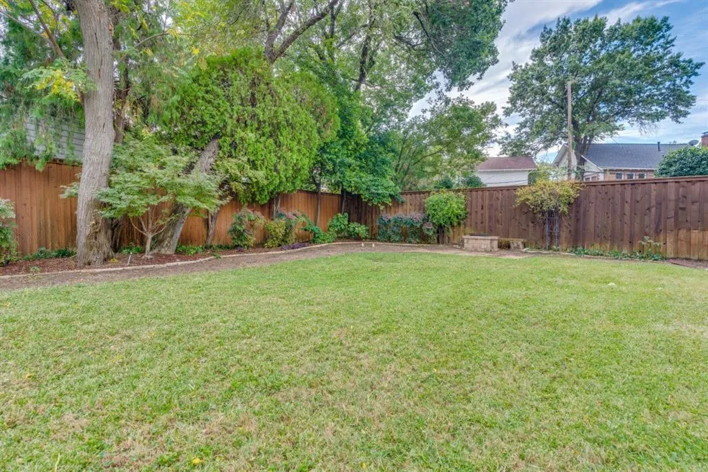 1112 S Canterbury Court