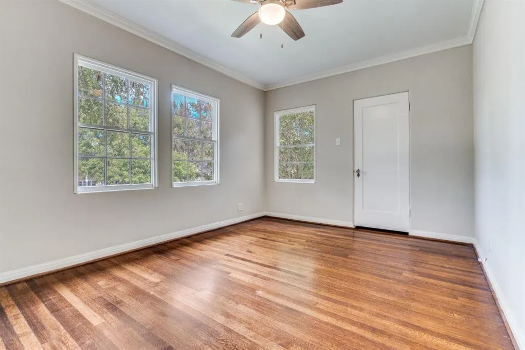 1112 S Canterbury Court