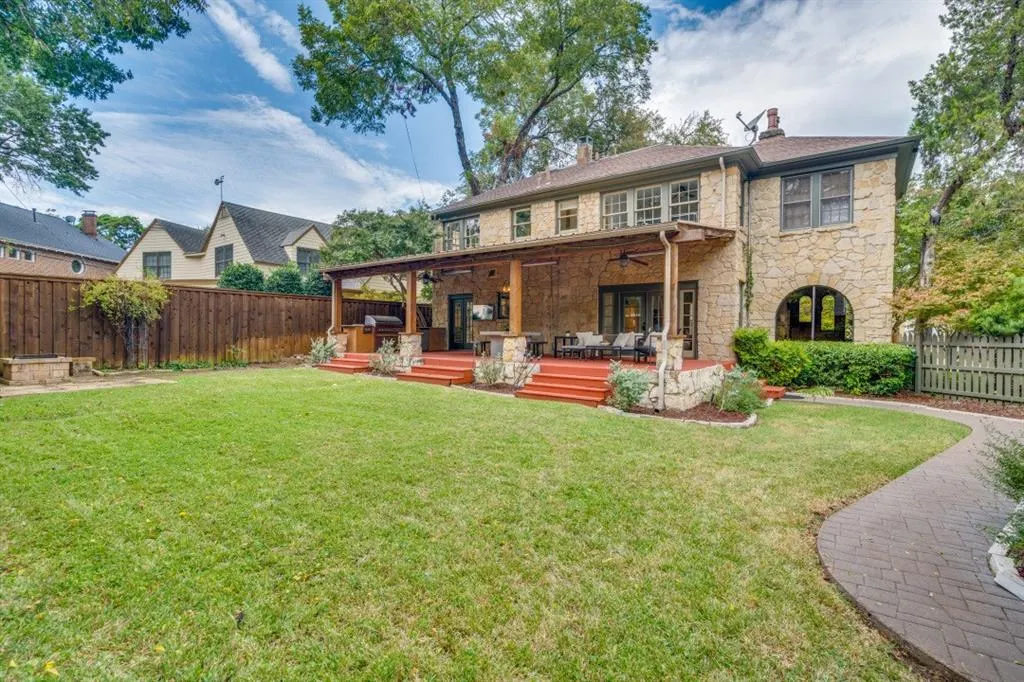 1112 S Canterbury Court