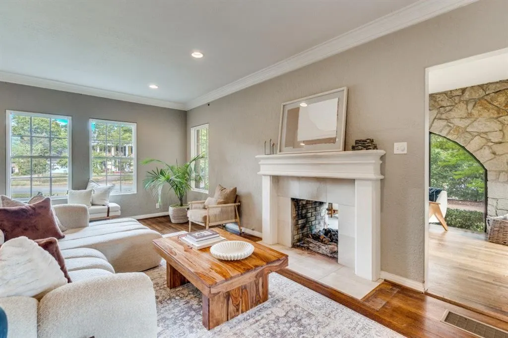 1112 S Canterbury Court