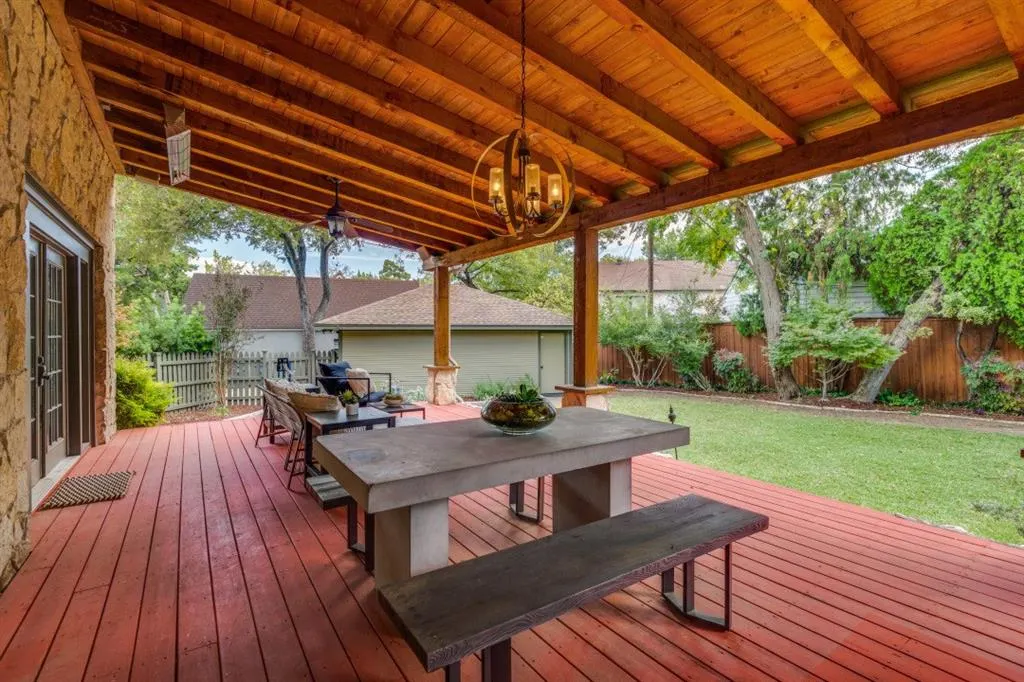 1112 S Canterbury Court