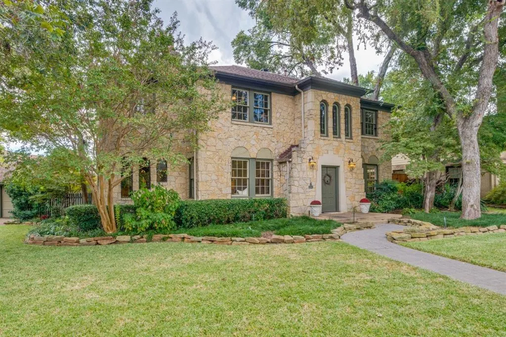 1112 S Canterbury Court