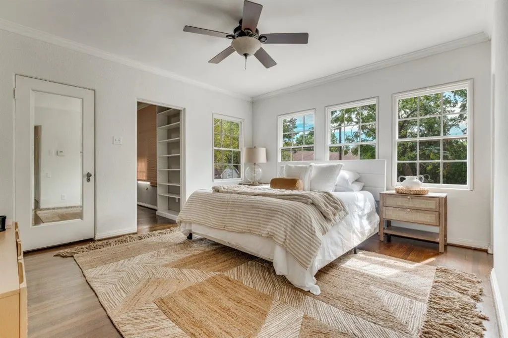 1112 S Canterbury Court