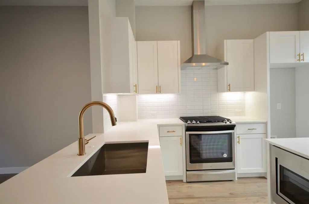 2111 Bennett, #20