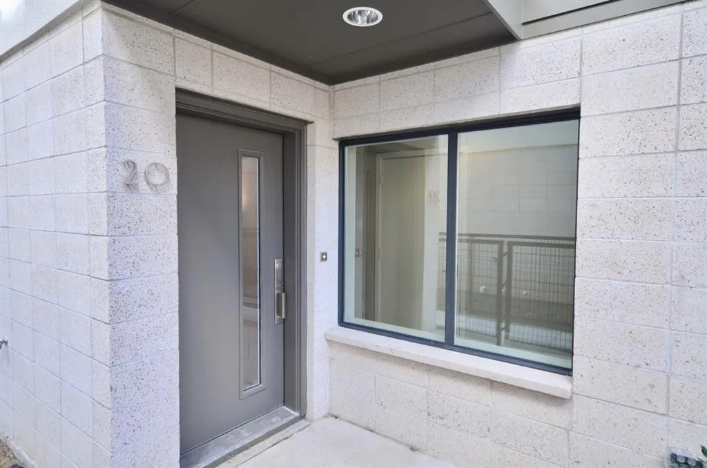 2111 Bennett, #20