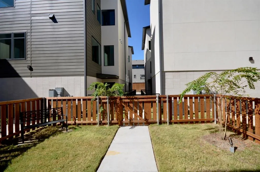 2111 Bennett, #20