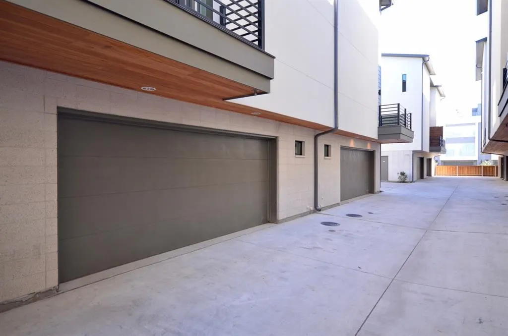 2111 Bennett, #20