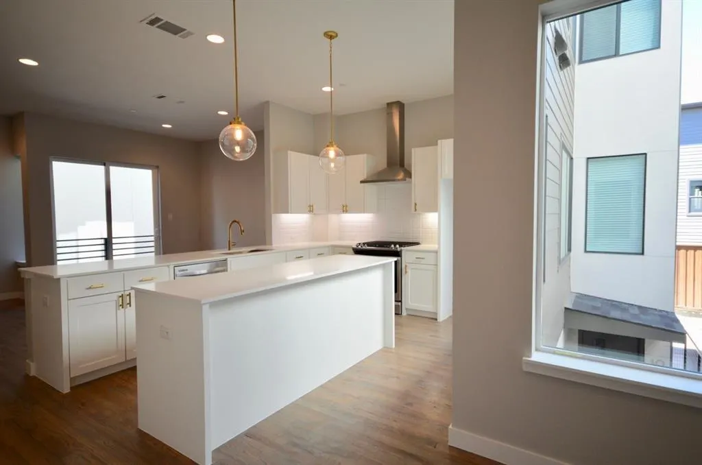 2111 Bennett, #20