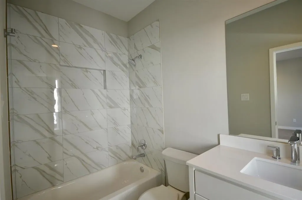 2111 Bennett, #20