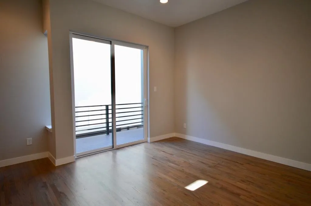 2111 Bennett, #20
