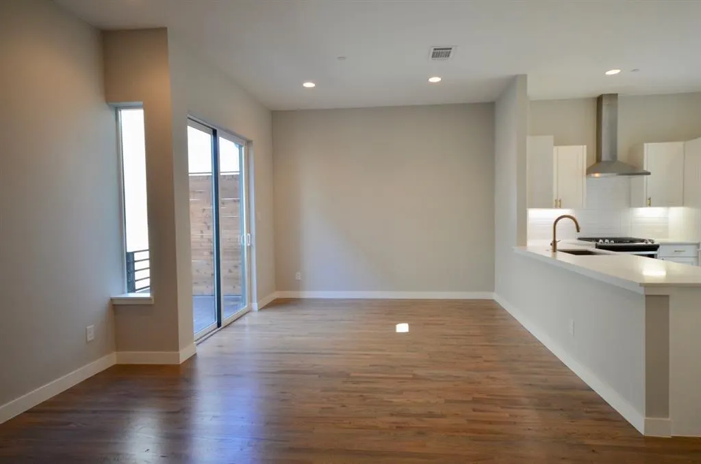 2111 Bennett, #20