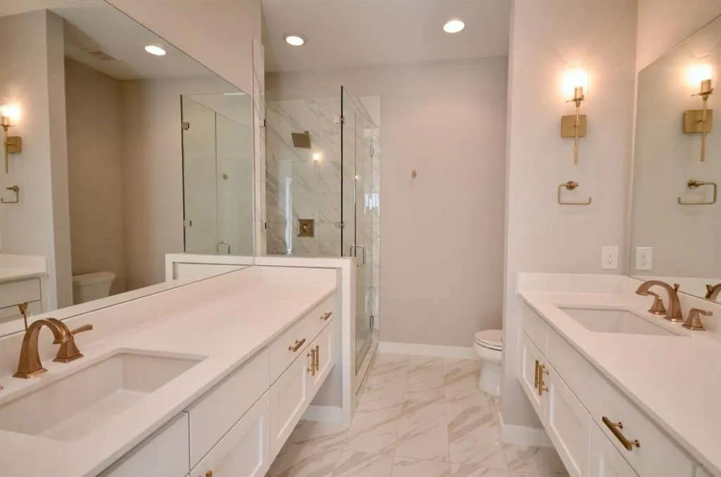 2111 Bennett, #20