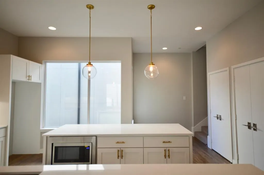 2111 Bennett, #20