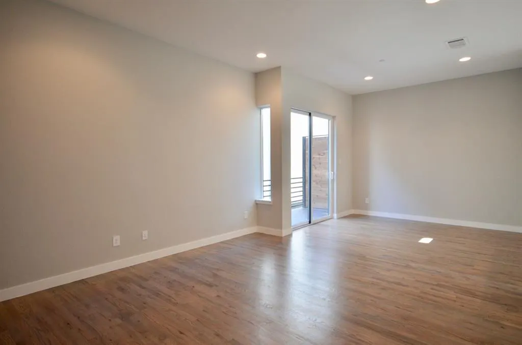 2111 Bennett, #20