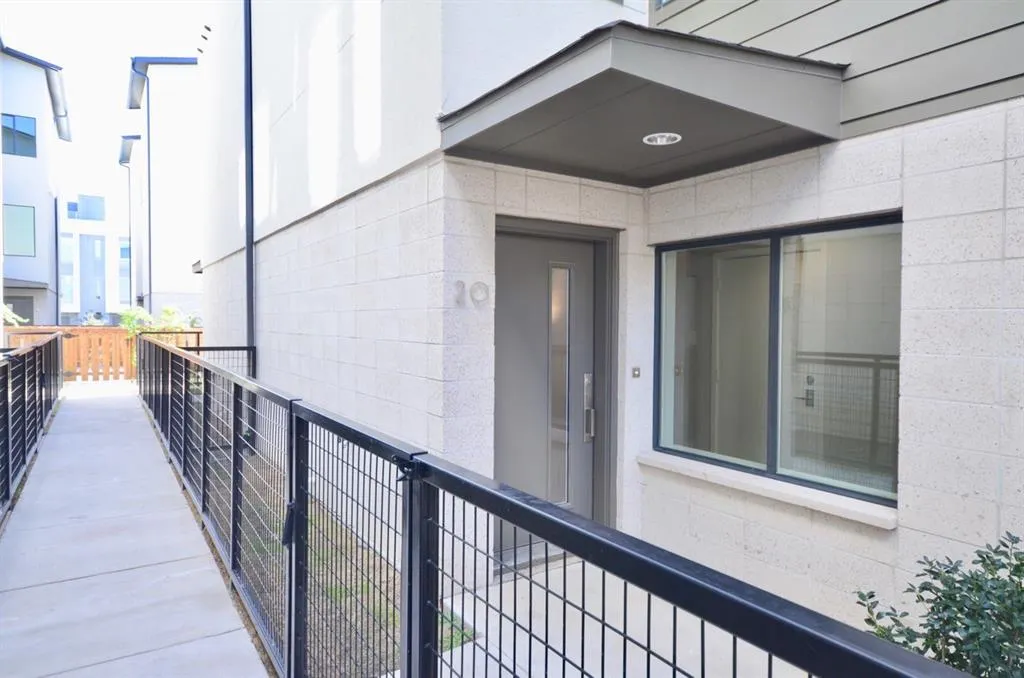 2111 Bennett, #20