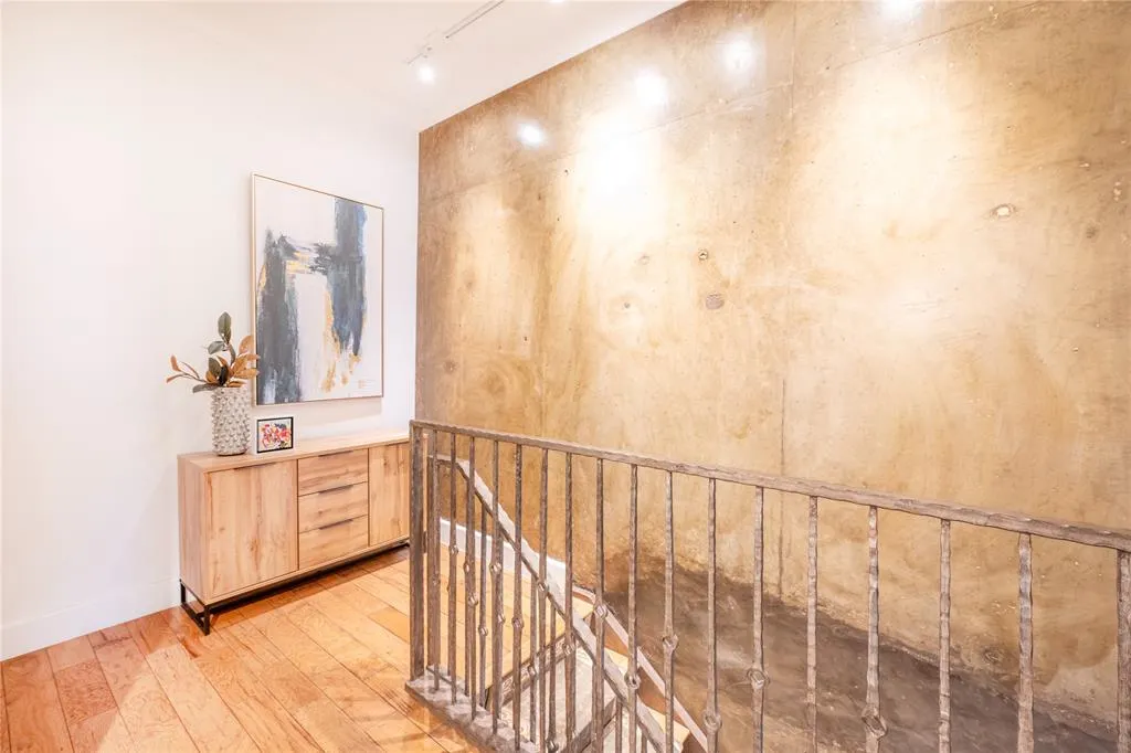 3225 Turtle Creek Boulevard, #1649