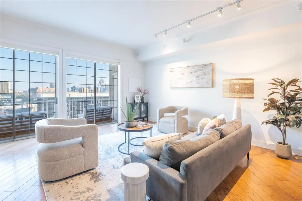 3225 Turtle Creek Boulevard, #1649