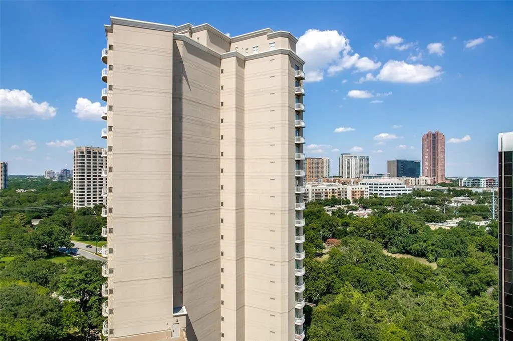3225 Turtle Creek Boulevard, #1649