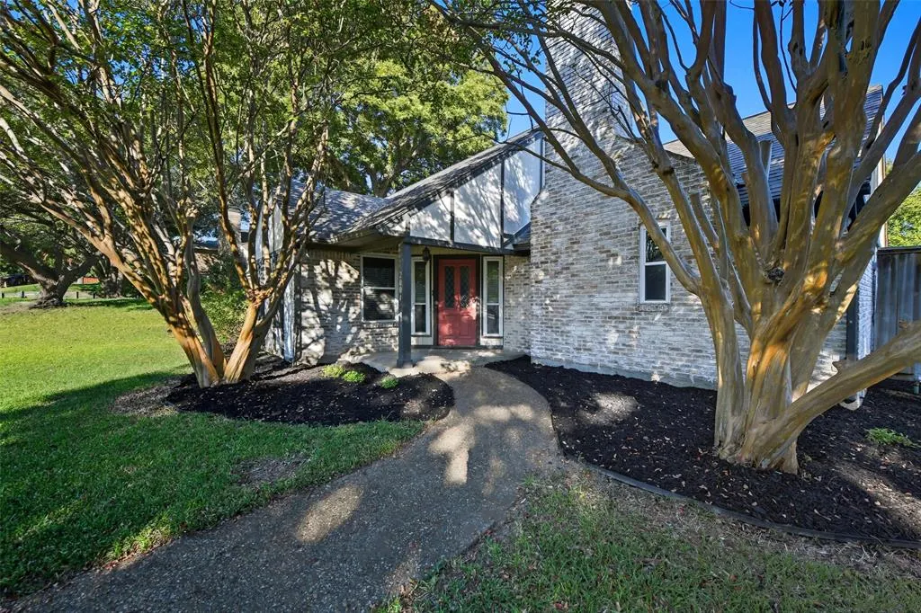 2004 Hondo Drive